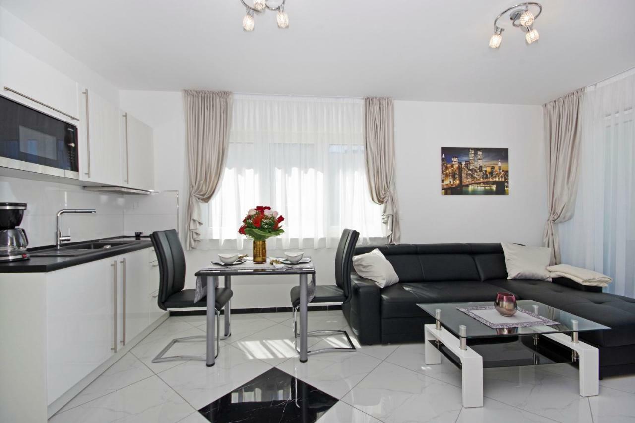 Villa Inis Makarska Bagian luar foto