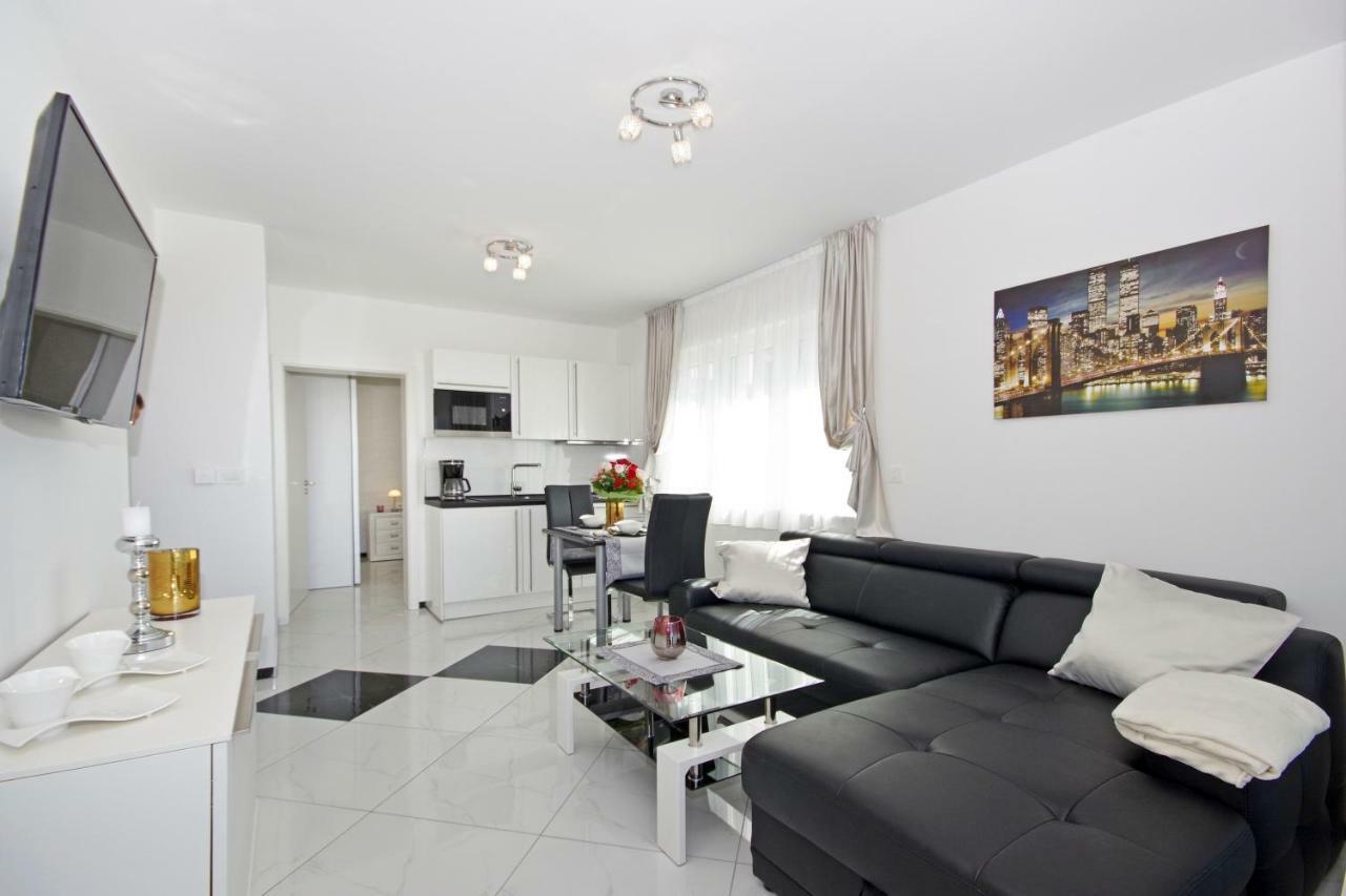 Villa Inis Makarska Bagian luar foto