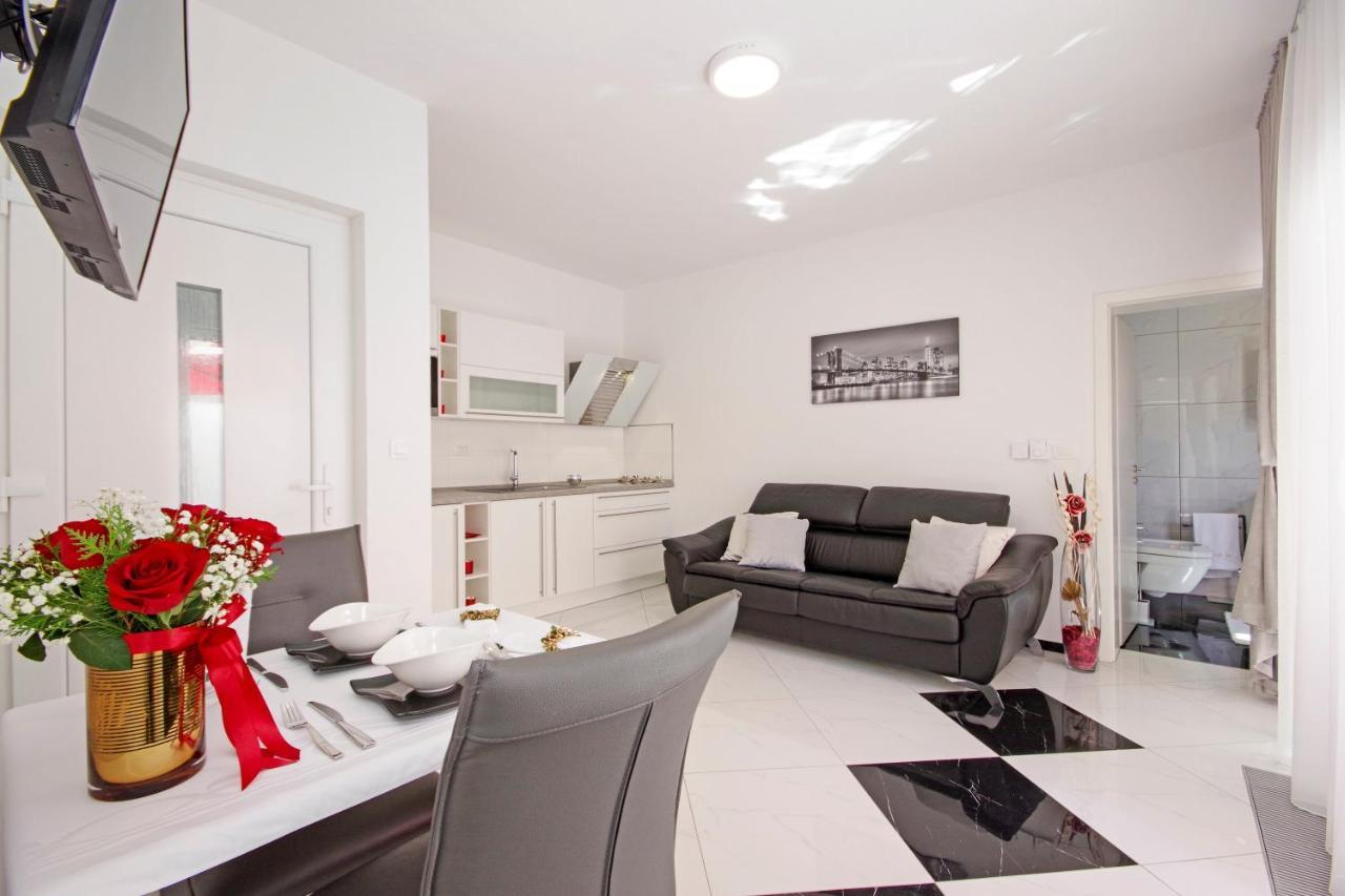 Villa Inis Makarska Bagian luar foto